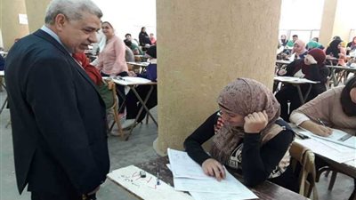 نائب رئيس جامعة طنطا يتفقد أعمال امتحانات نهاية العام الدراسي