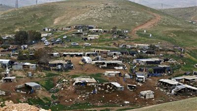 وزير بريطاني يناشد الاحتلال التريث في هدم قرية فلسطينية