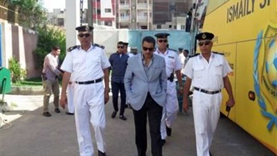 مدير أمن الإسماعيلية يوزع كراتين رمضان على الإخوة الأقباط.. صور