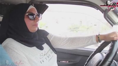 لما البنت تسوق ميكروباص (فيديو)