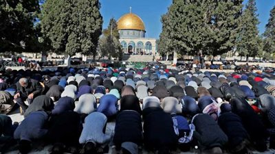 ربع مليون مصل يؤدون 