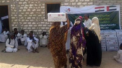 مؤسسة خليفة بن زايد توزع ألف كرتونة مواد غذائية على أهالي شلاتين وحلايب