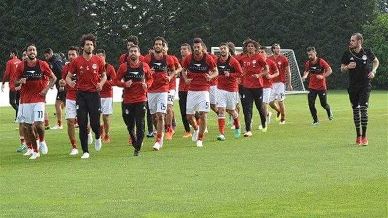 المنتخب يؤدي تدريبه