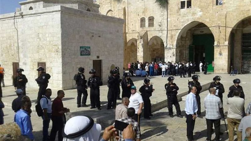 مستوطنون وطلبة يهود