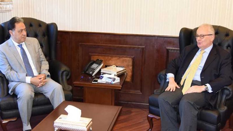 وزير الصحة يناقش