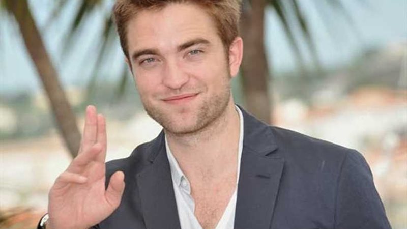 روبرت باتينسون بطلا