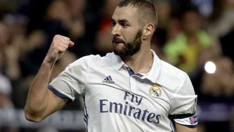 بنزيما يصل الغردقة