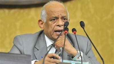 رئيس النواب ينتقد دعم الحكومة للطلاب الراسبين