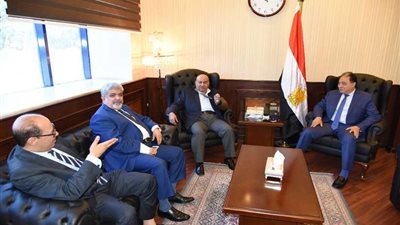 وزير الصحة يستقبل سفير الكويت لتعزيز سبل التعاون بين البلدين