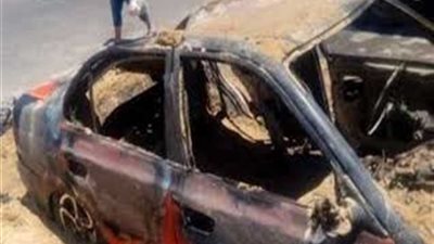 تفحم سيارة طبيب أثناء سيرة بطريق المعصرة بملوي المنيا