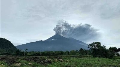 ثوران بركان فويجو في جواتيمالا يقتل 25 ويصيب 300