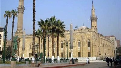 نقل شعائر صلاة الجمعة الأخيرة من رمضان من مسجد الإمام الحسين