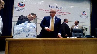 الصحة تجري القرعة العلنية لاختيار بعثة الحج الطبية