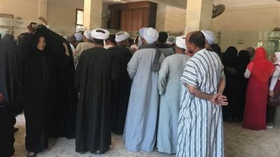 بالصور.. زحام أمام مكاتب بريد أسيوط لصرف معاشات يونيو