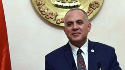 وزير الري يعقد اجتماعات مع قيادات الوزارة لمتابعة سير العمل بالقطاعات المختلفة