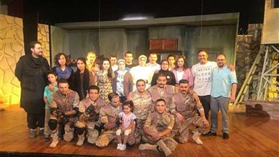 أسرة الشهيد عادل رجائي يشيدون بعرض مسرحية 