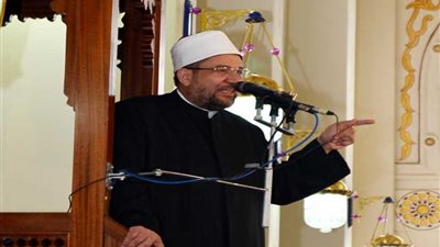 وزير الأوقاف يؤدي 