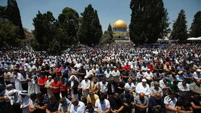 280 ألف مصل يؤدون 