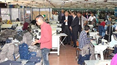 ملابس العيد نار والحل في البالة.. وبني سويف تتصدى بـ