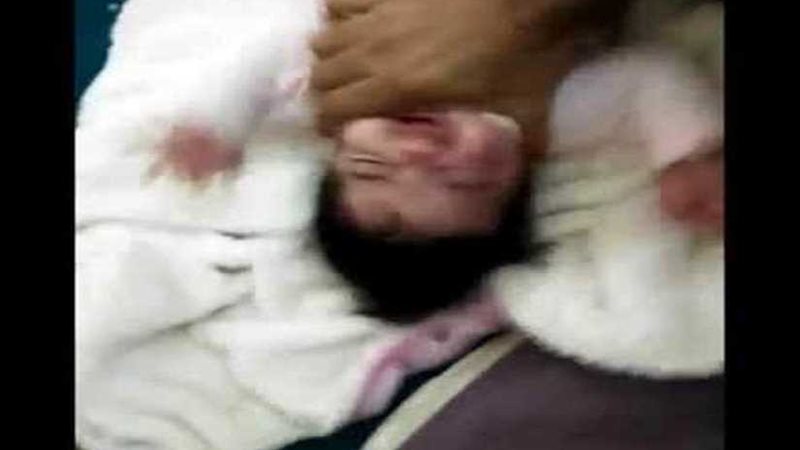 لمنعها من التبول..