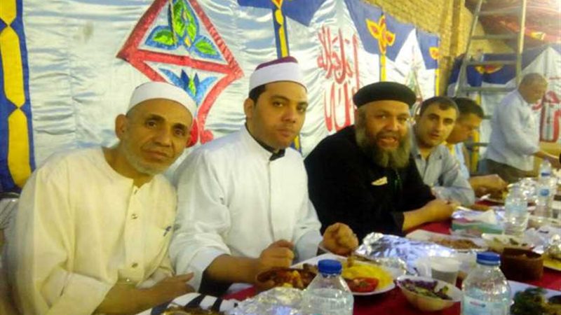 بالصور.. قبطي ينظم