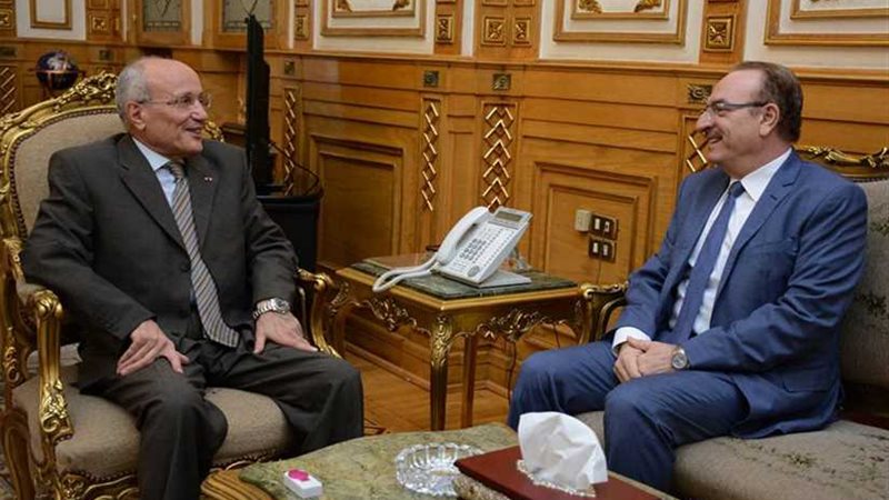 العصار يبحث مع محافظ