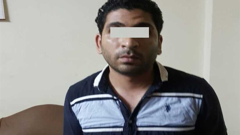 سائق توك توك يصدم