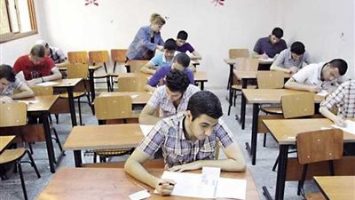 الجبر والهندسة يرسمان الفرحة على وجوه طلاب الثانوية العامة بالمنيا