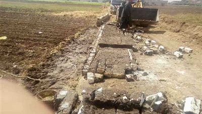 بالصور.. إزالة حالة تعدٍ وتمهيد شوارع قرية الدوير بمركز صدفا