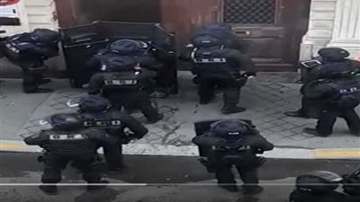 القوات الفرنسية تحرر الرهائن وتعتقل الخاطف المضطرب (فيديو)