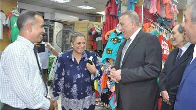 محافظ الجيزة يفتتح معرضا لمستلزمات الأسرة بالعمرانية