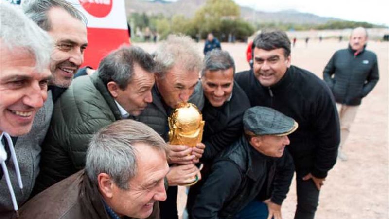 كأس العالم تصل موسكو