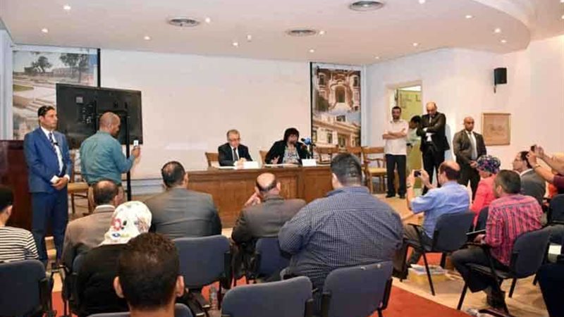 وزيرة الثقافة تعتمد