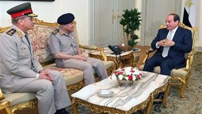 الرئيس السيسي يستقبل صدقي صبحي ويتمنى التوفيق لوزير الدفاع الجديد