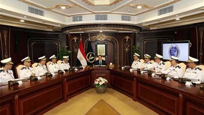 بالصور ..تفاصيل أول اجتماع لوزير الداخلية الجديد مع قيادات وزارته