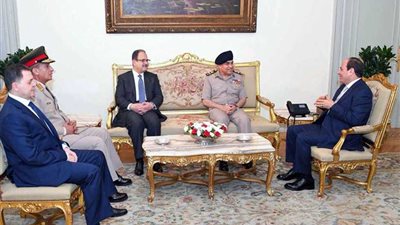 صورة بألف كلمة.. مشهد انتقال مسؤولية وزارتي الدفاع والداخلية ينبئ ببناء دولة حديثة ديمقراطية‎