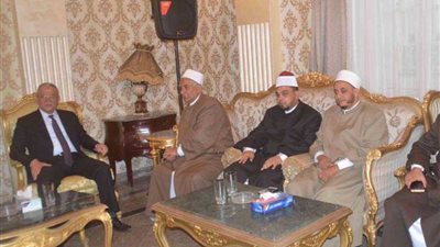 محافظ المنيا يستقبل المهنئين بعيد الفطر المبارك