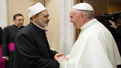 بابا الفاتيكان يهنئ الإمام الأكبر بحلول عيد الفطر المبارك