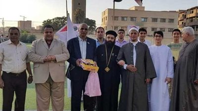 مسيرة قبطية من ”مار جرجس“ لتهنئة المصلين بعيد الفطر