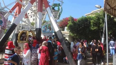 آلاف المواطنين يحتفلون بعيد الفطر المبارك في 