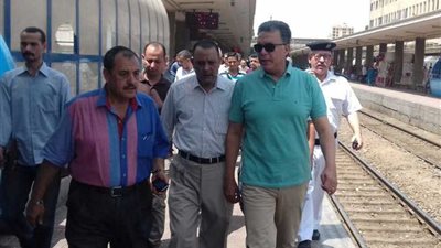 وزير النقل يتفقد انتظام حركة القطارات والمترو وسلامة المراكب النيلية