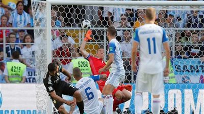 أيسلندا يحرج الأرجنتين بتعادل إيجابي في الشوط الأول