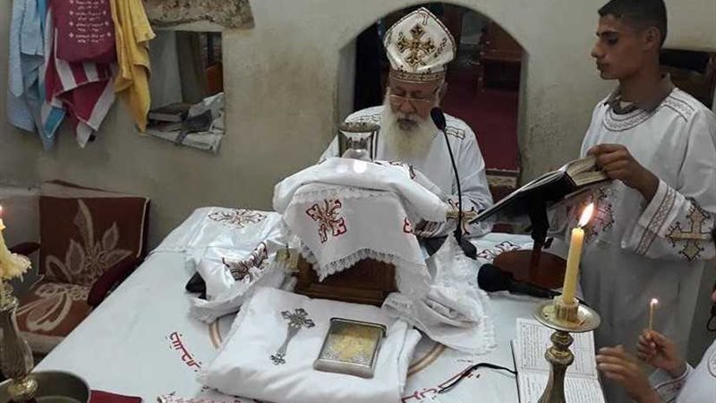 بدء احتفالات دير