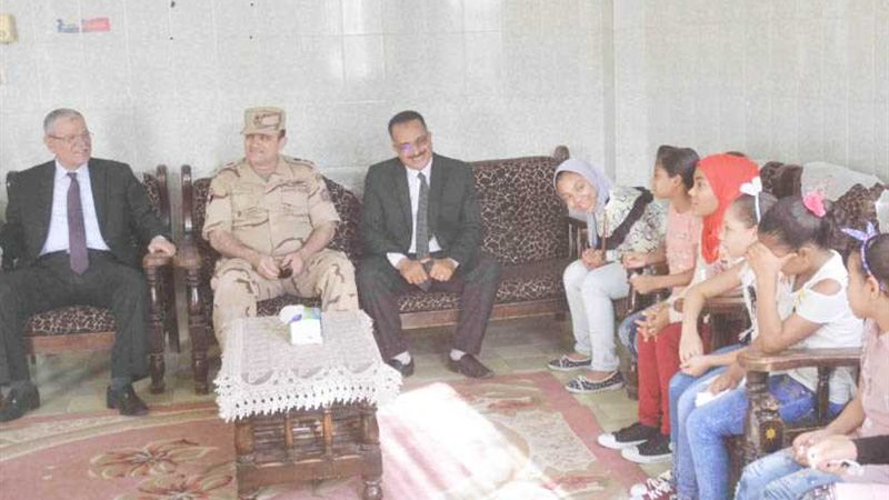 محافظ المنيا يهنئ