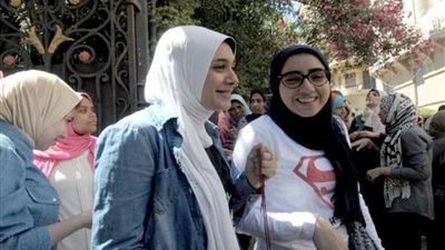 فرحة طلاب الثانوية بامتحان التاريخ والفيزياء