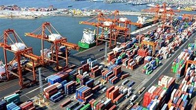 ميناء الإسكندرية يستقبل 250 ألف طن غلال ومواد بترولية