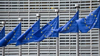 الاتحاد الأوروبي يقر رسوما إضافية على بعض الواردات الأمريكية