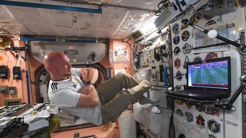 ألمانى يغرد من الفضاء