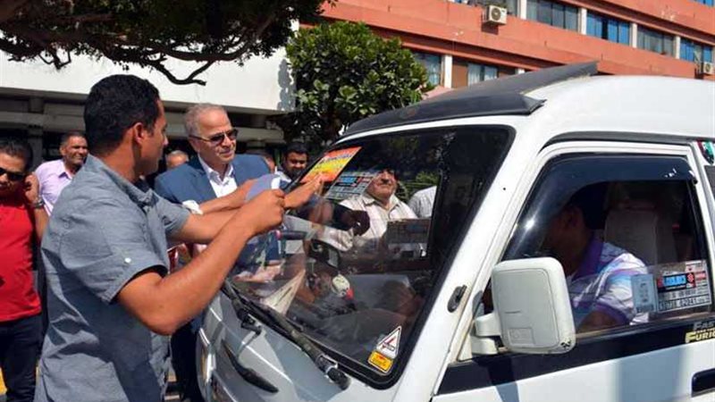 محافظ القليوبية يضع