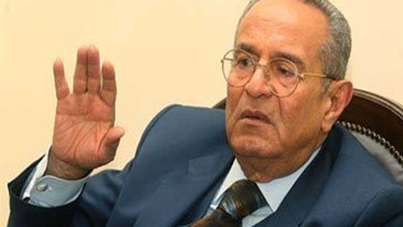 أبوشقة يقرر فصل وتجميد